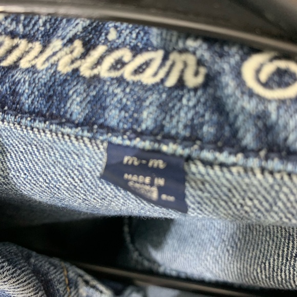 American Eagle “medium wash” slightly distressed jean jacket, size medium - Picture 7 of 7